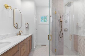 Shower, hair dryer, towels, shampoo