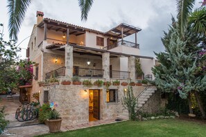 Exterior - Crete Villa in Mediterranean Sea (Kissamos)