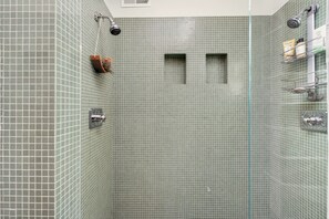 Hårtørrer, håndklæder, Toiletpapir