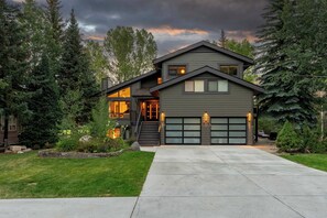 Exterior - Eagle Vail Haven| Creekside + Hot Tub +Views (Avon)