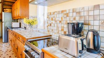 KĂŒhlschrank, Mikrowelle, Ofen, GeschirrspĂŒler