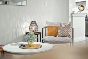 TV, books, stereo - Modern and Spacious Apartment | AT&T Stadium (Arlington)