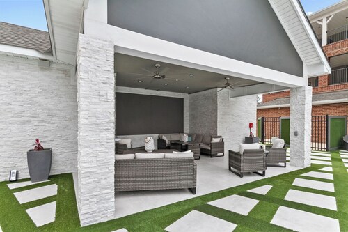 Rammer Jammer Gameday Riverfront Condo Pool & Gym