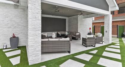 Rammer Jammer Gameday Riverfront Condo Pool & Gym