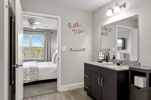 Room - Rammer Jammer Gameday Riverfront Condo Pool & Gym (Tuscaloosa)