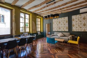Dining - "Betty A's apartments Historic center (Sarlat-la-Canéda)