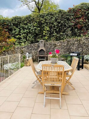 Outdoor dining - Gîte * Vue imprenable * Piscine (Vézac)