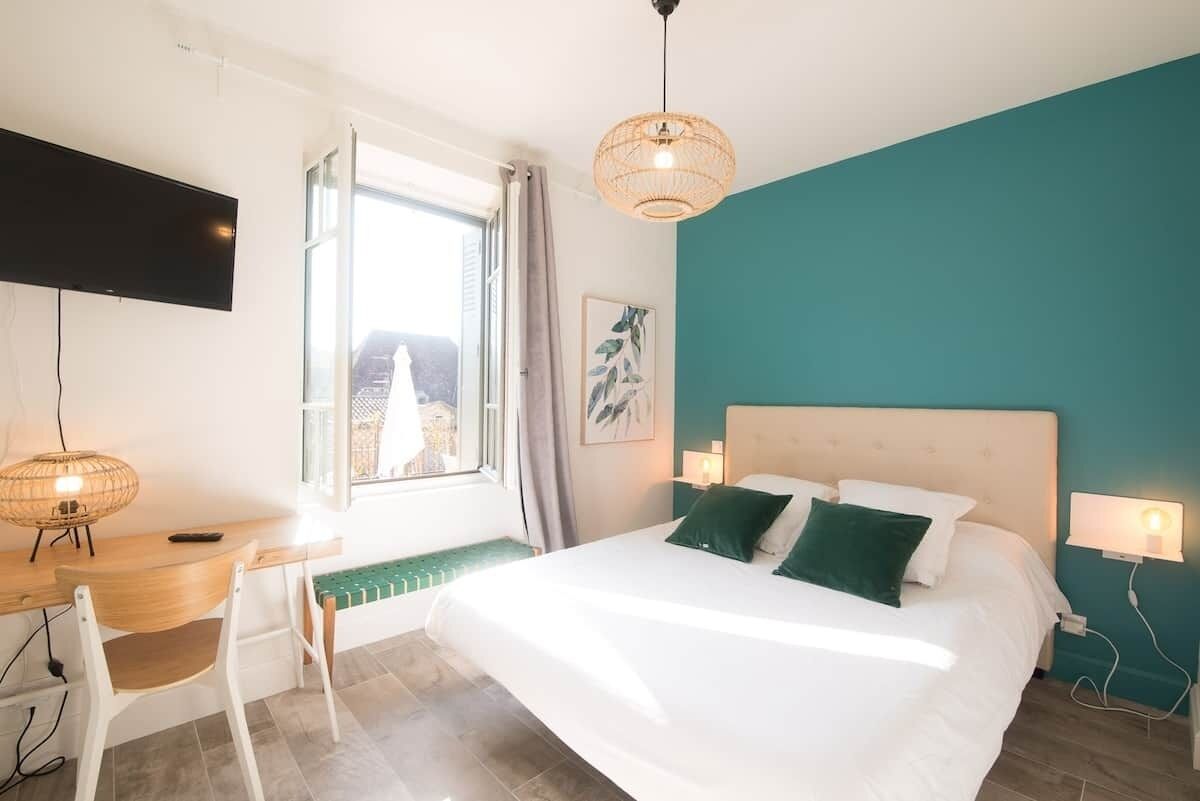 4 chambres, fer et planche à repasser, Wi-Fi, draps fournis