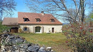 A stone building with a tiled roof, a stone wall, and a grassy yard. - Les Tavernes*Authentic*Calm*Pool (Daglan)