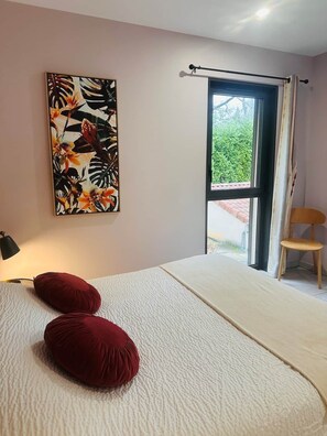 1 slaapkamer, een strijkplank/strijkijzer, wifi, beddengoed