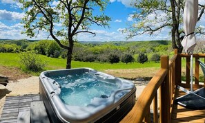 Outdoor spa tub - Tiny La Truffière*SPA*Insolite (Daglan)