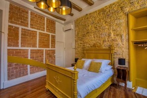 1 bedroom, iron/ironing board, WiFi, bed sheets - "Betty C's apartments" Medieval studio (Sarlat-la-Canéda)