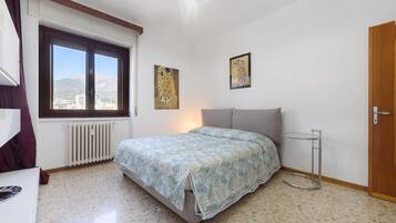 1 camera, ferro/asse da stiro, Wi-Fi, lenzuola