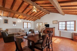 Dining - Antico Frantoio – Spacious Apartment in the Heart of Chianti with Pool (Greve in Chianti)