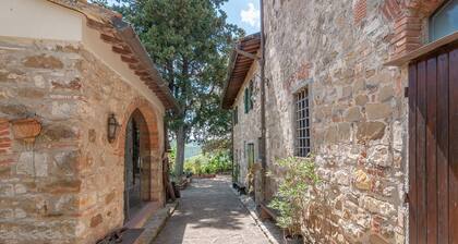 La Mangiatoia – Romantic Retreat in Chianti with Pool