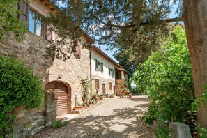 Exterior - La Mangiatoia – Romantic Retreat in Chianti with Pool (Greve in Chianti)