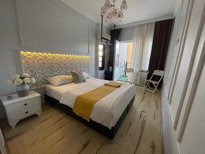 Room - A Balcony room in the heart of the touristic center of Istanbul (Istanbul)