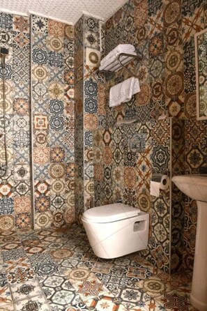 Bathroom - Welcoming 1-bedroom bed & breakfast in vibrant Beyoglu neighborhood (beyoglu)