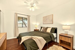 Room - Desert Sun Casita! Stylish 2BR Mesa Retreat close to Sloan Park & Scottsdale. (Mesa)