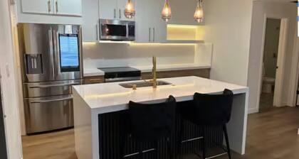 Urban Oasis in Phoenix/ Near Papago Park, Phoenix Zoo & Botanical Gardens