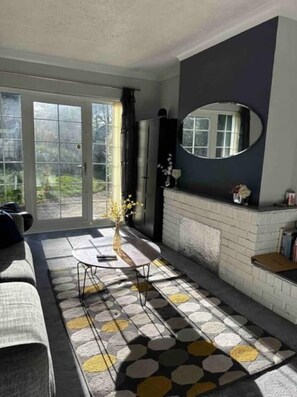 Living area - The Bungalow Birmingham NEC Airport Bullring (Birmingham)