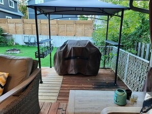 Outdoor dining - SHADY DECK LODGE, TURKEY POINT, July & August min 7 days SAT. to SAT. $2000.00+ (Vittoria)