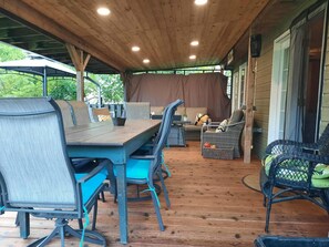 Outdoor dining - SHADY DECK LODGE, TURKEY POINT, July & August min 7 days SAT. to SAT. $2000.00+ (Vittoria)