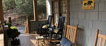 Great house and a porch full of rocking chairs in Montreat close to Lake Susan