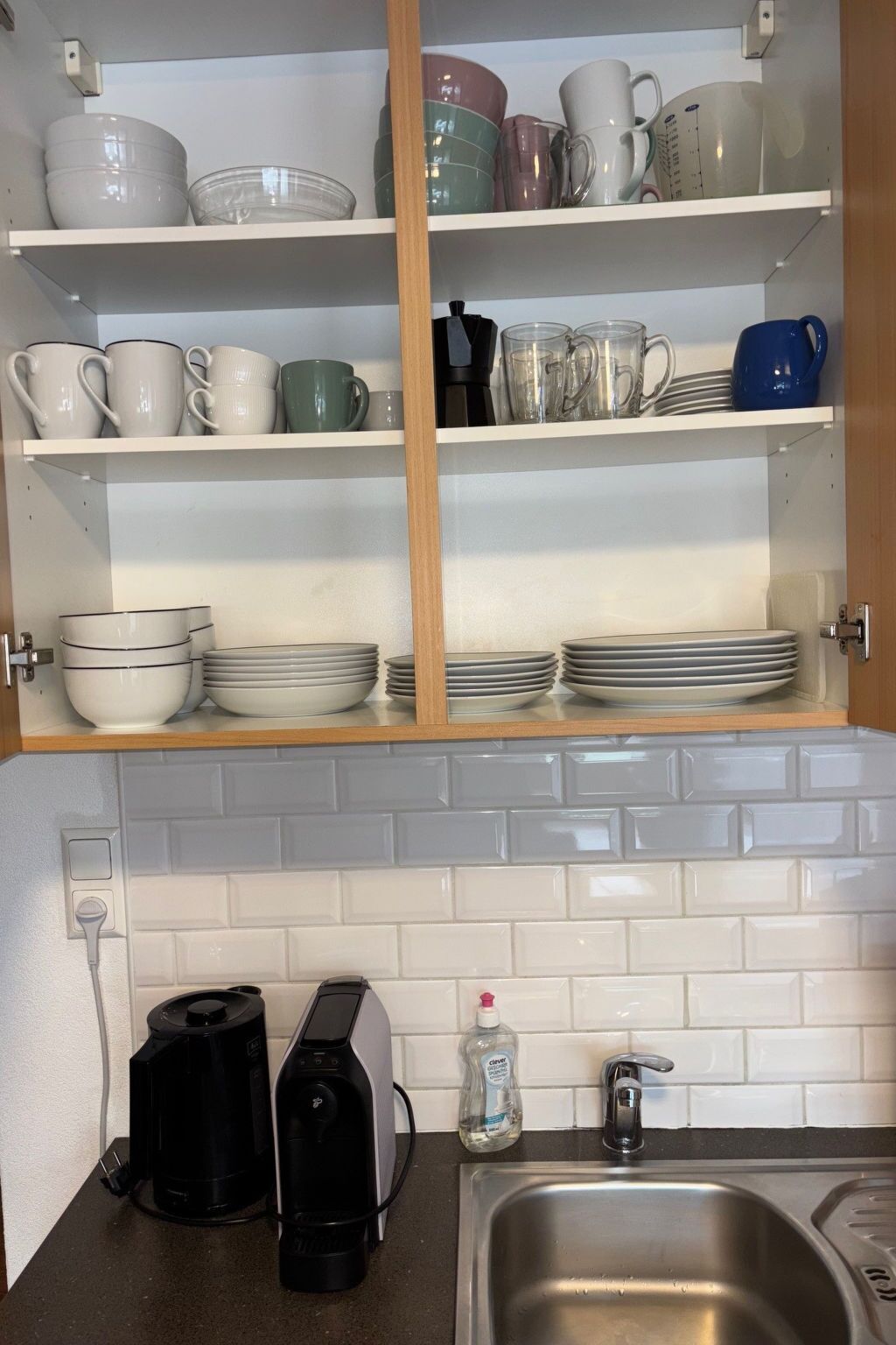 Kühlschrank, Mikrowelle, Ofen, Geschirrspüler
