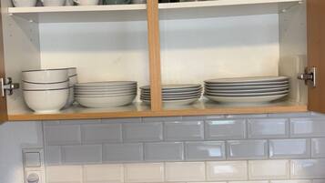 Kühlschrank, Mikrowelle, Ofen, Geschirrspüler