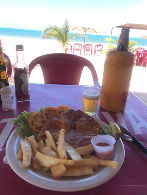 Outdoor dining - Vrbo Property (Parnamirim)