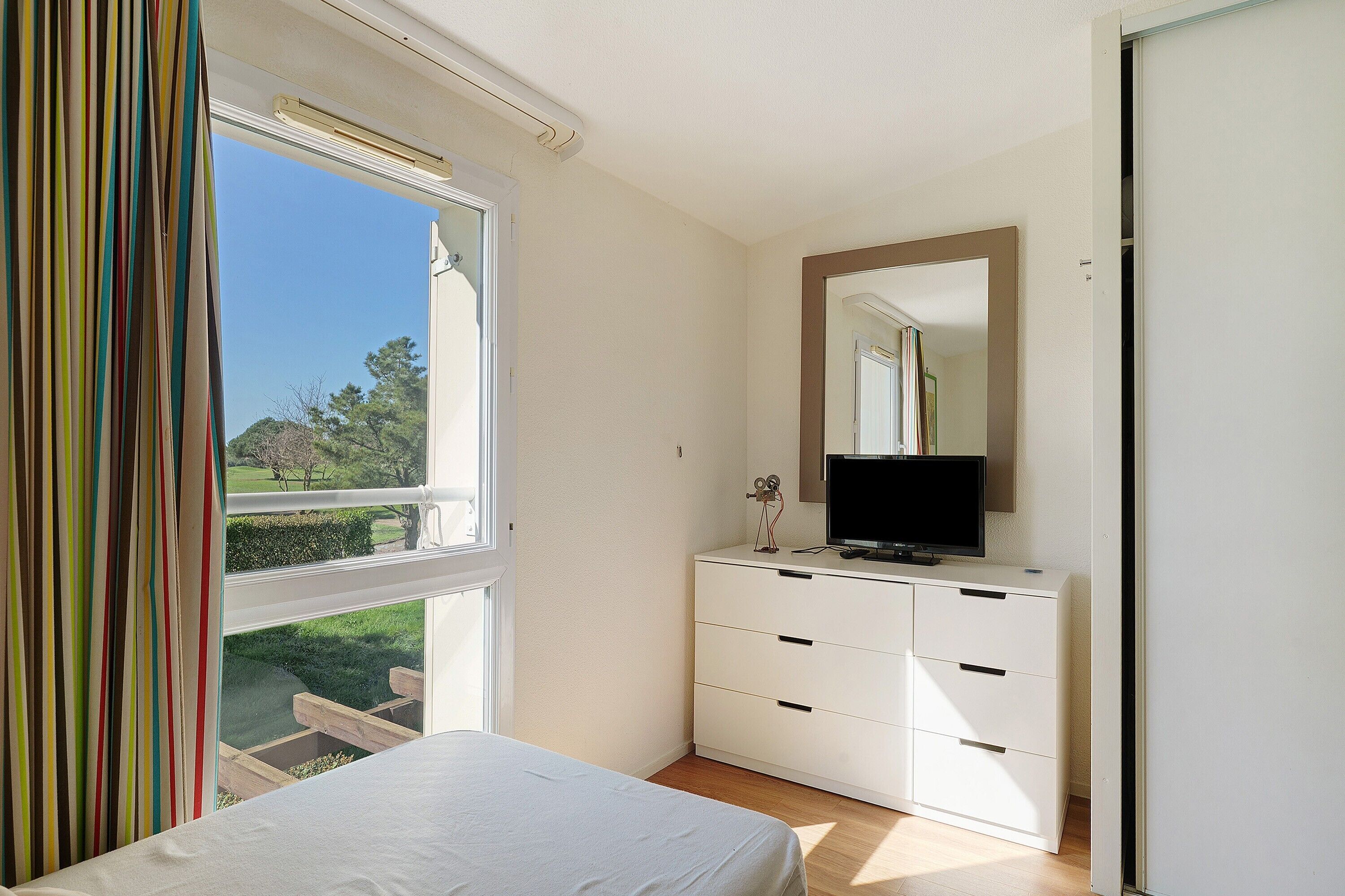 2 bedrooms, iron/ironing board, WiFi