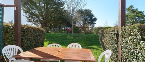 屋外ダイニングエリア