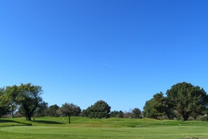 Golf - “Cottage, Pool and Golf View” with Shared Pool, Private Terrace and Wi-Fi (Pornic)