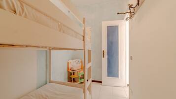 3 bedrooms, iron/ironing board