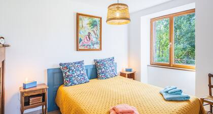 Ségonzac Cottage: Lake View, Private Terrace, Wi-Fi