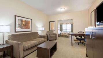 Deluxe Suite | Living area