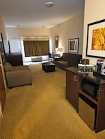 Executive Single Room, 1 King Bed with Sofa bed | Iron/ironing board, WiFi (free)