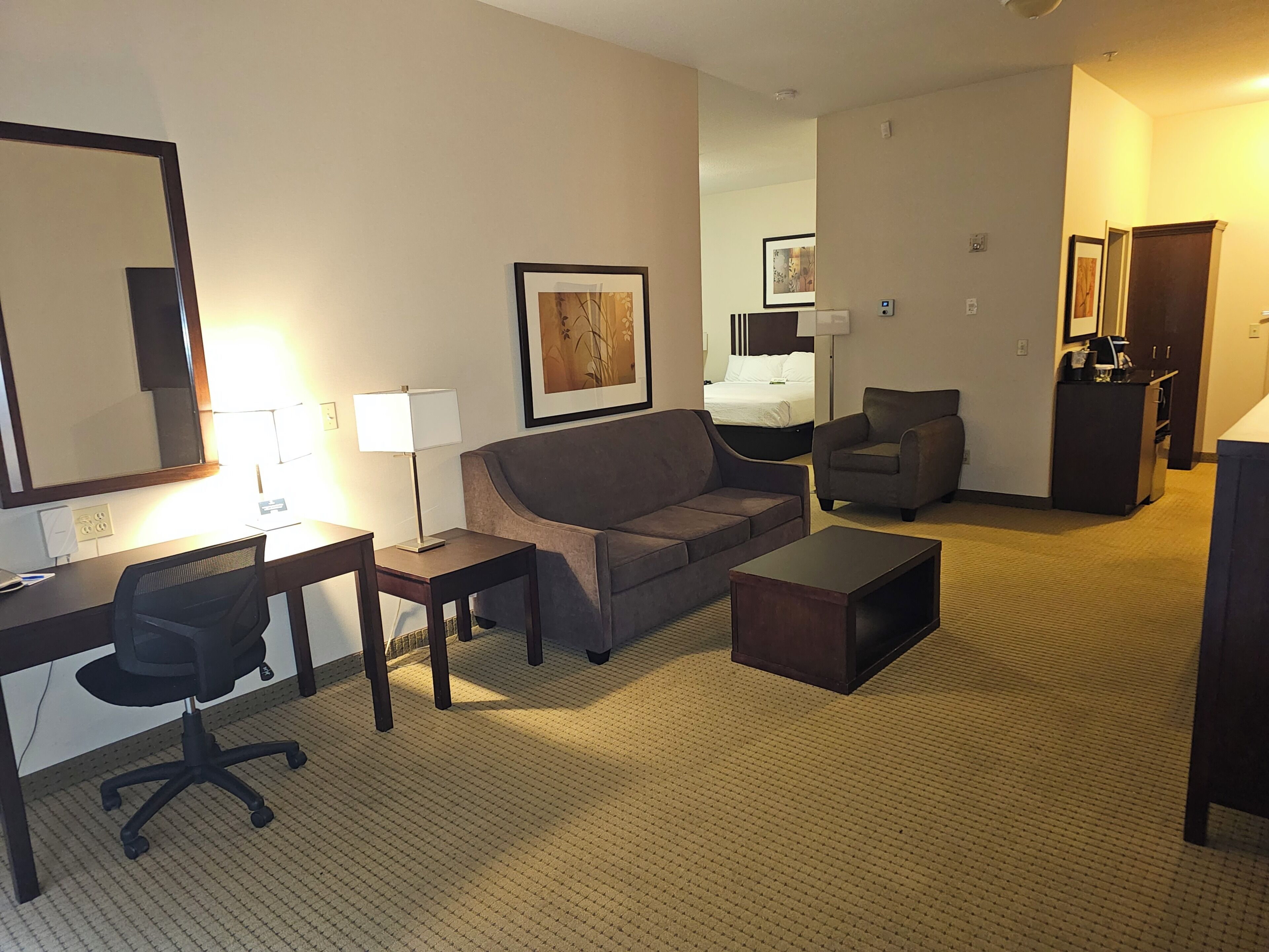 Executive Single Room, 1 King Bed with Sofa bed | Iron/ironing board, free WiFi