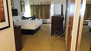 Standard Room, 1 Katil Raja (King), pancuran mandi kerusi roda (roll-in)