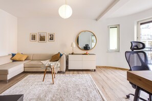 Apartment, Balcony | Living area