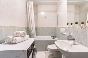 Appartement, balcon | Salle de bain