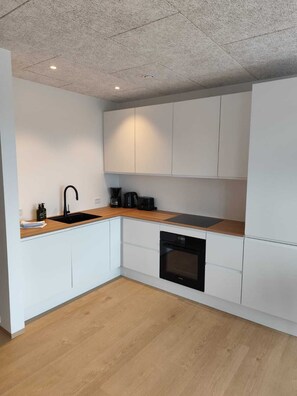 Apartamento clásico, 2 habitaciones, balcón | Cocina privada