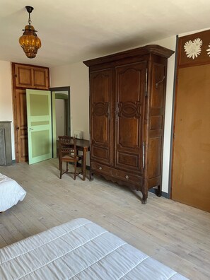 Room - Family cottage in the Jura countryside (Le Vaudioux)