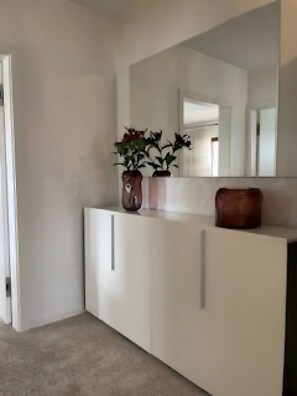 Interior - Apartment 'Im Erdgeschoss' with Private Terrace, Shared Garden and Wi-Fi (Sasbach am Kaiserstuhl)