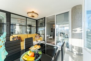 Apartment | Living room - Coxy Apartment in Almaria Near Centre (Torremolinos)