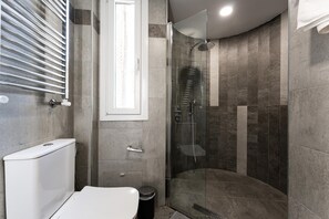 Apartment | Bathroom - Coxy Apartment in Almaria Near Centre (Torremolinos)