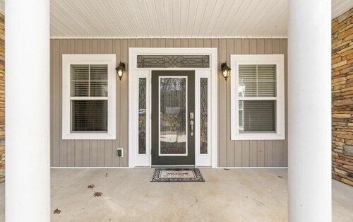 Lake Life Done Right - Waterfront condo on Lake Sinclair