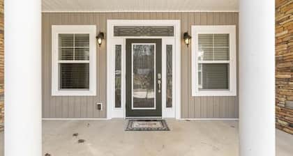 Lake Life Done Right - Waterfront condo on Lake Sinclair