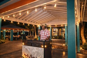 Outdoor dining - Palms Resort and Beach (La Grande Princesse)